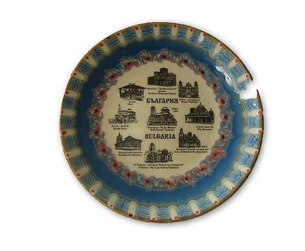 Чиния с троянска шарка пейзажи от България 20 см 200 г