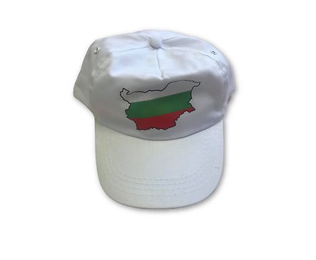 Бяла шапка с българска карта знаме